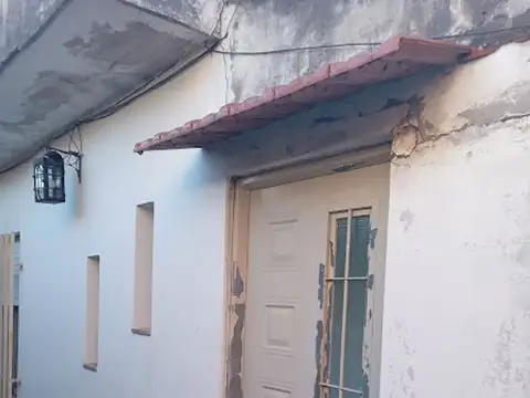 CASA 2 DORMITORIOS LUMINOSA, PATIO-PARRILLA