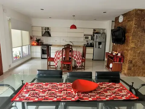 Casa 4 ambientes con 3 baños