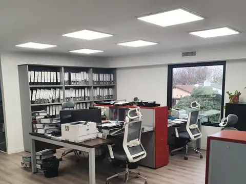 Oficina 2 ambientes con 4 baños