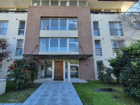 EXCELENTE DEPARTAMENTO TIPO CASA PLANTA BAJA JARDIN 2 COCHERAS