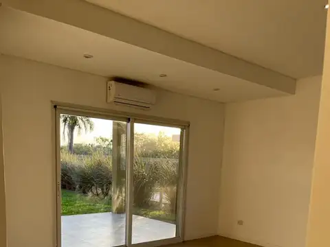 VENTA CASA 5 AMBIENTES  CASTAÑOS NORDELTA 3 SUITES