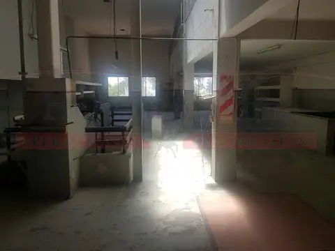 EXCELENTE GALPÓN DE 890 M2 A 50 METROS DE AV. J. M. DE ROSAS
