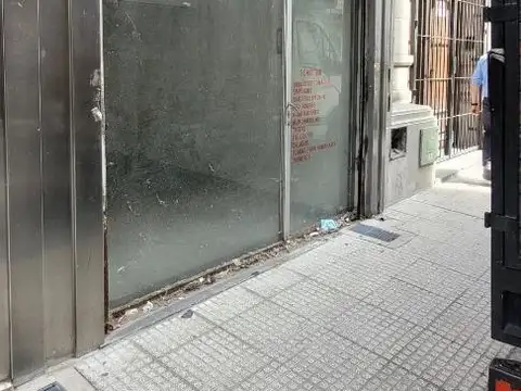 Local con baño vidriera Tucuman y San Martin