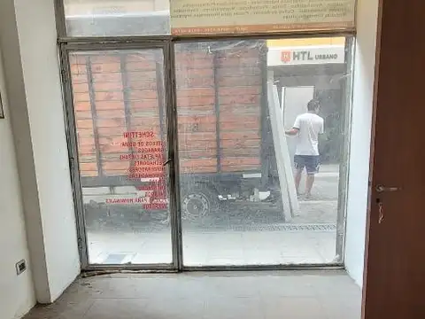 Local con baño vidriera Tucuman y San Martin