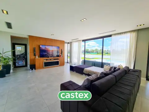 Casa en venta en Terralagos, Canning