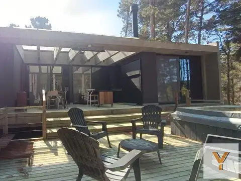 Casa en venta - 4 Dormitorios 4 Baños - Pinamar