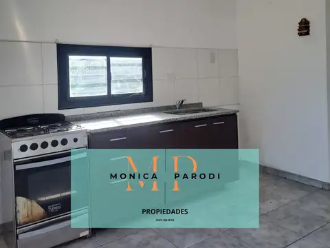 Casa en Alquiler con 2 cocheras