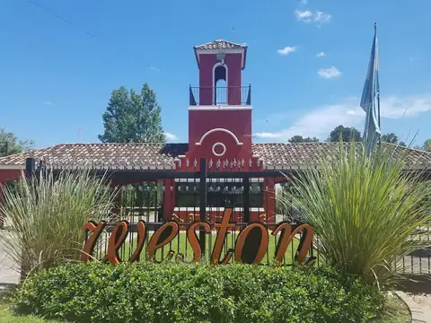 VENTA LOTE CENTRAL BARRIO CERRADO WESTON