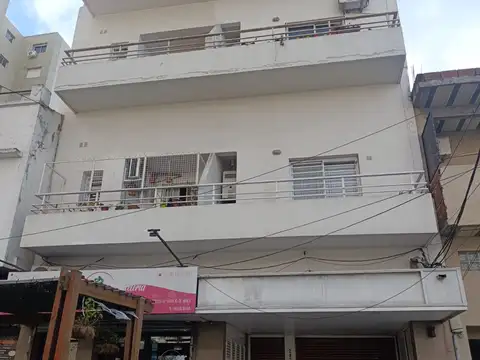 SAENZNPEÑA 2  amb. amplios con patio cubieerto de 4x 3  s- ameghino a 1 cuadra estacion