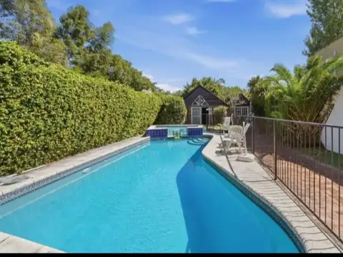 IMPERDIBLE CASA CON PILETA CLIMATIZADA Y COCHERA - SANTA RITA