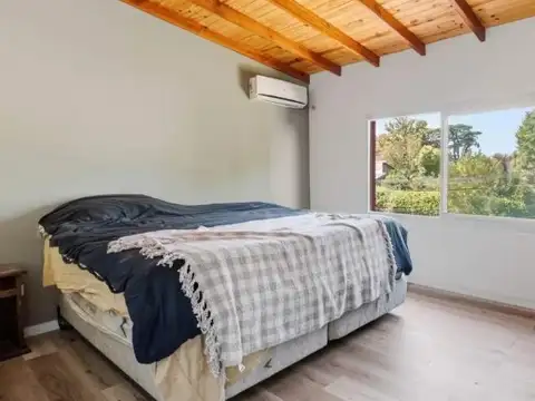 Casa en Venta con 3 cocheras