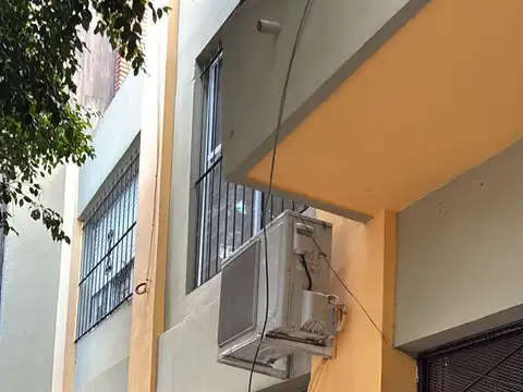 Departamento tipo casa en alquiler en Flores Norte