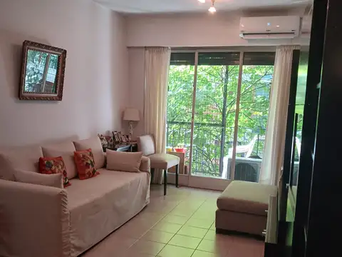 Excelente Semipiso de 4 ambientes al frente con balcón en Recoleta