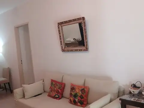 Excelente Semipiso de 4 ambientes al frente con balcón en Recoleta