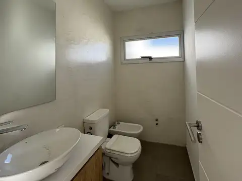 Casa 3 ambientes con 2 baños