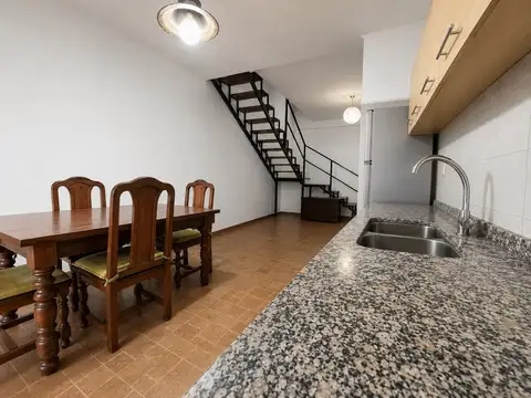Depto Tipo Casa 3 ambientes con 2 baños