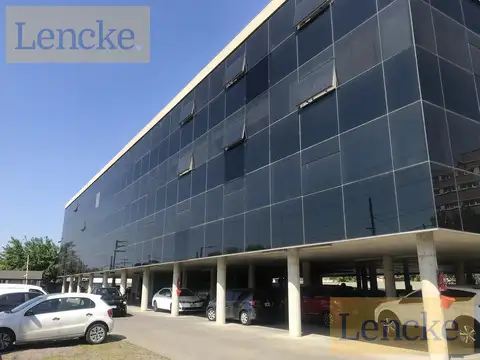 Lencke Vende - Excelente oficina c/4 cocheras, se recibe bien en parte de pago