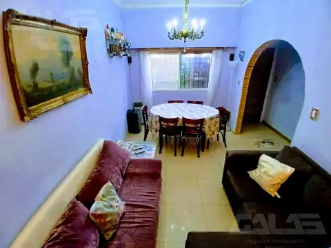Casa 4 ambientes con 2 baños