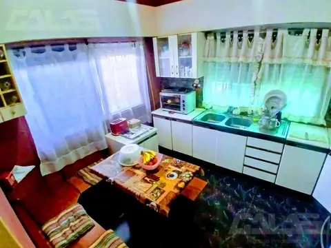 Casa en Venta con 4 cocheras