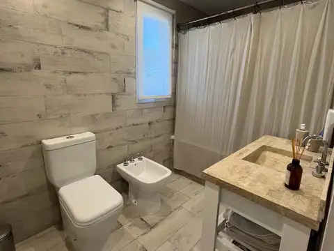 Duplex en venta en Las Gaviotas, 4 amb con jardín, pileta y cochera