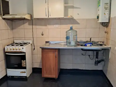 Unanue 200, Piso 2