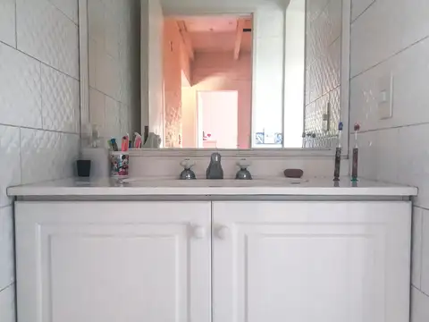 Casa 6 ambientes con 2 baños