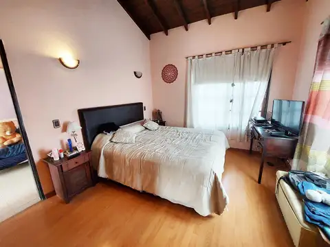 Casa 5 ambientes con 3 baños