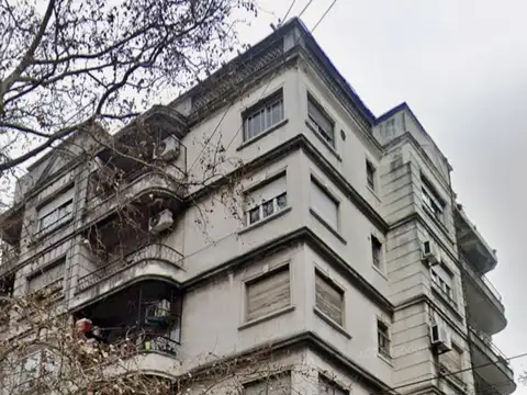 SE VENDE, Departamento en esquina con balcón