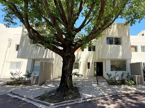 Roma 1300 Casa Triplex Las Lomas de San Isidro