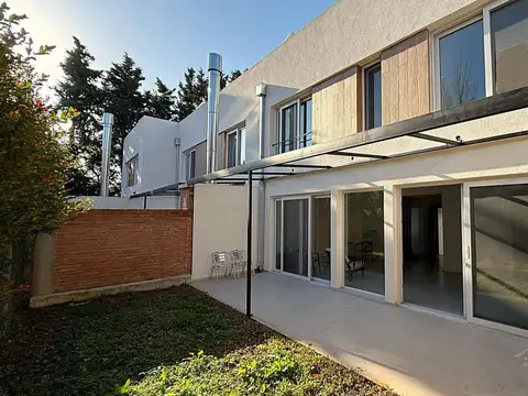 Venta Nuevo Triplex 3 Dorm   Playroom Calidad Premium Doble Portón Seguridad Las Lomas de San Isidro