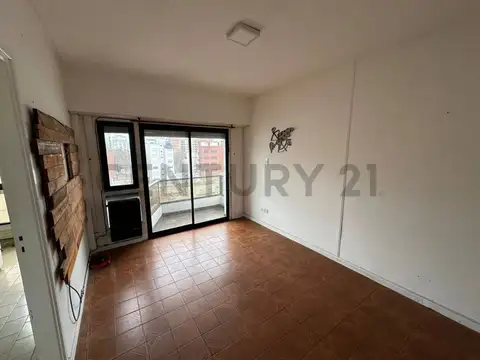 VENTA! Semipiso de 2 ambientes al frente con balcon