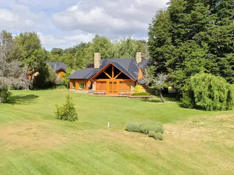 CASA SOBRE EL GOLF EN ARELAUQUEN