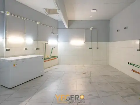 LOCAL SOBRE AV CORDOBA APTO TODO RUBRO SIN TIRAJE