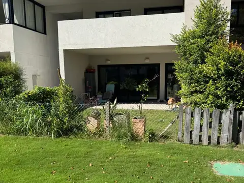 VENTA DUPLEX Con jardin, dos cocheras, en complejo privado con pileta y SUM