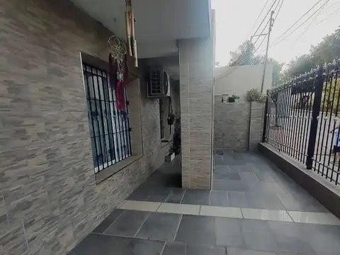 Casa 7 ambientes con 1 baño