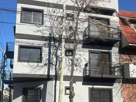Venta 2amb Planta Baja con Patio y Terraza Propia en Valentín Alsina