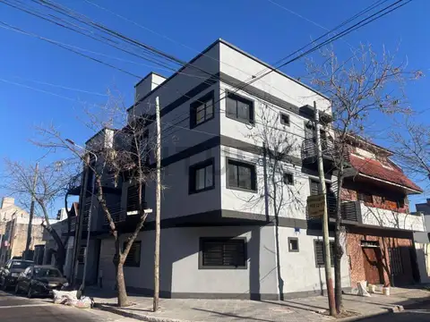 Venta 2amb Planta Baja con Patio y Terraza Propia en Valentín Alsina