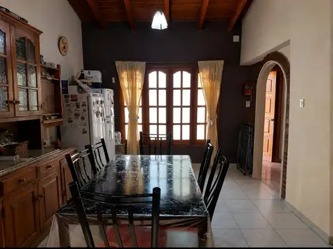 Casa en Venta con 3 cocheras