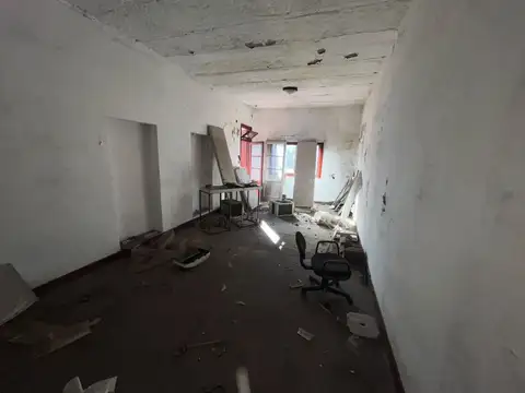 Deposito comercial con oficicinas  y terraza muy versatil