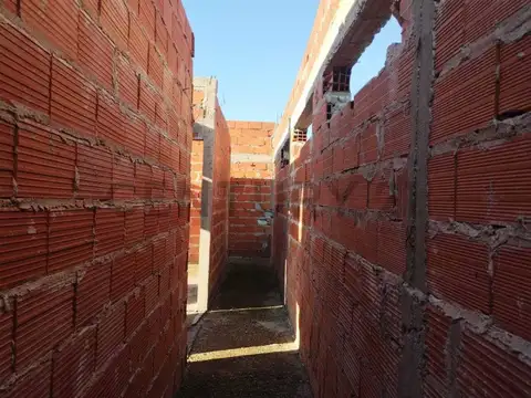 Lote con obra a terminar en barrio cerrado Lomas de Petión - Acepta permuta