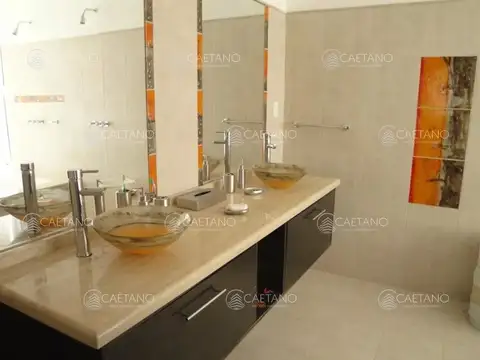 Casa en Alquiler Temporal de 5 dormitorios