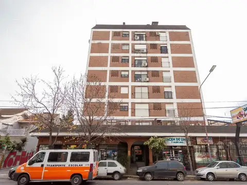 Departamento en  3 ambientes con cochera en Ramos Mejia