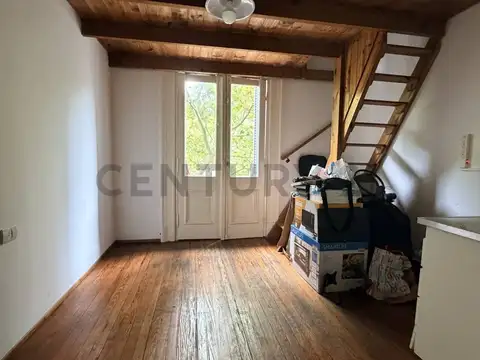 Depto 2 ambientes al frente con balcon- Edificio Historico-