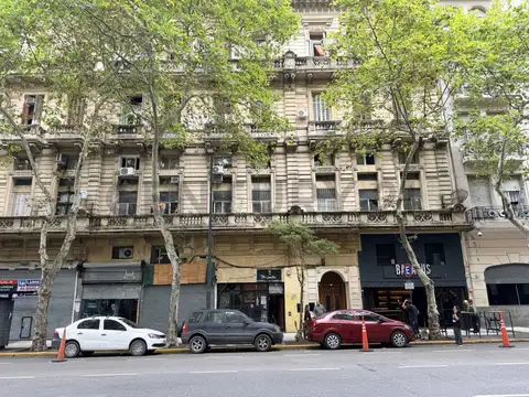 Depto 2 ambientes al frente con balcon- Edificio Historico-