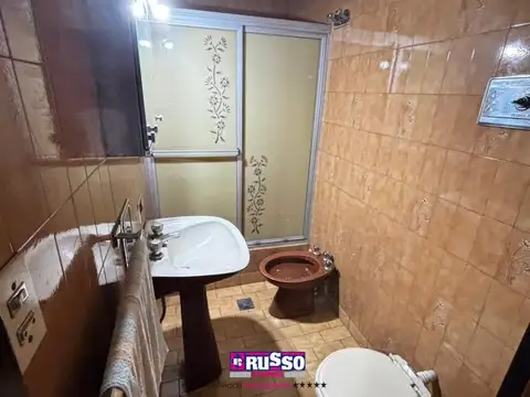 Casa 5 ambientes con 2 baños
