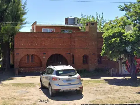 CASA EN VENTA EN GONNET IDEAL DESARROLLO COMERCIAL