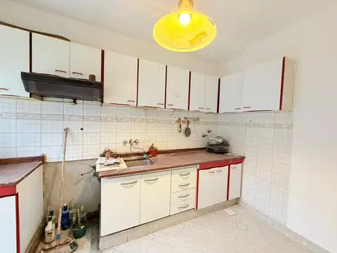 Tres ambientes en planta baja en venta, Lugano 1 y 2