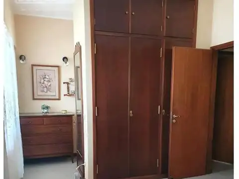 Casa en Alquiler con 2 cocheras