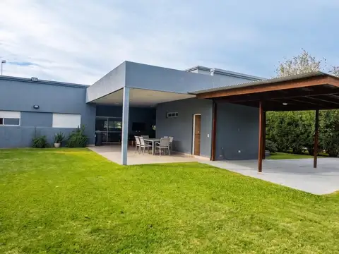 Casa en Venta en Puerto Roldan, USD 320.000
