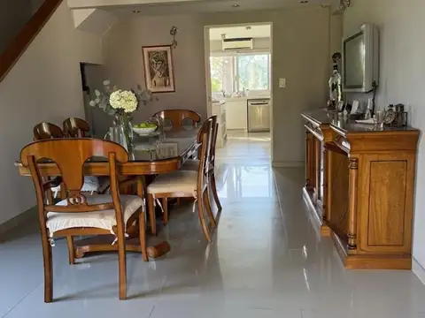 Casa 5 ambientes con 4 baños